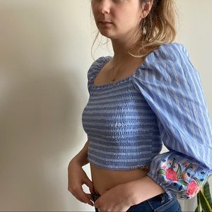 Puff sleeve crop top